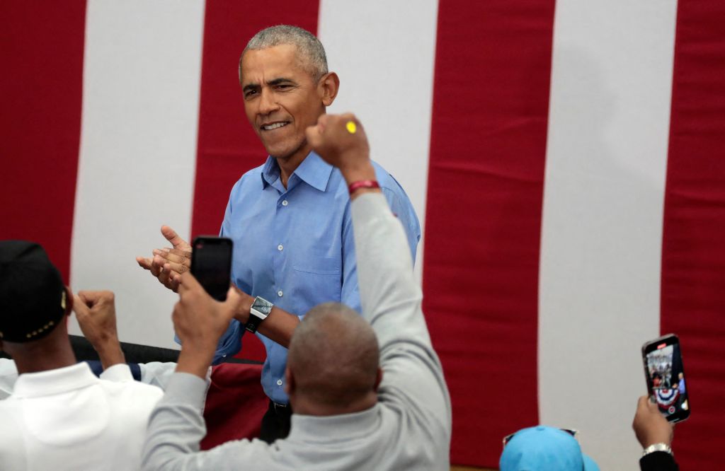 Watch Detroit ‘Aunties’ Flirt With ‘Fine’ Obama At Democrats Rally: ‘I’m Not Gonna Tell Michelle’