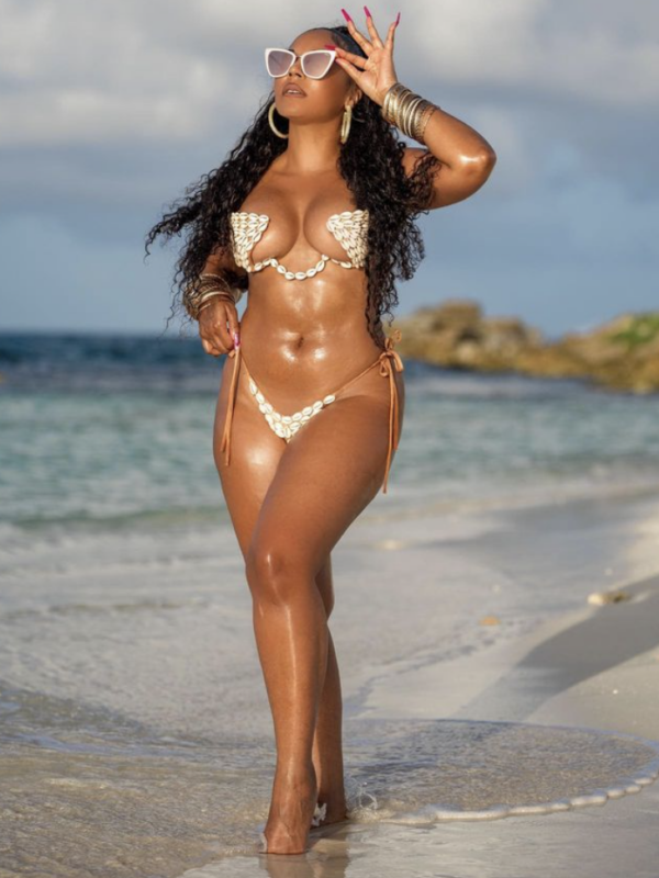 ‘Mariah is the Queen of Xmas, Ashanti is the Queen of Vacations’: Video of Ashanti Enjoying Herself Has Fans Calling Her ‘Queen of Vacations’