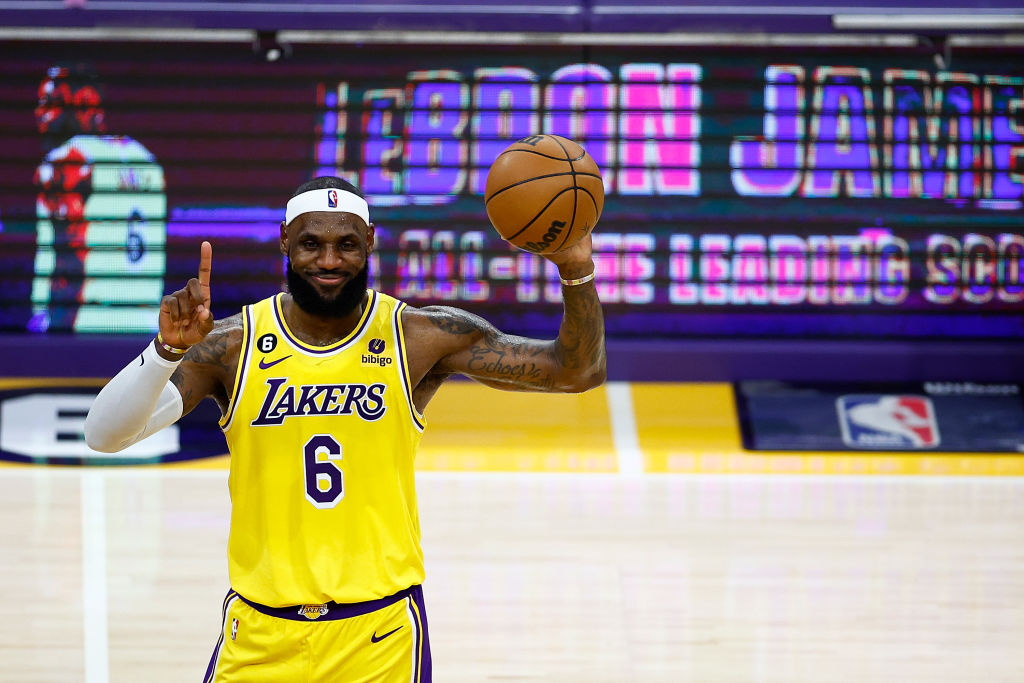 The Only Photos That Matter Of LeBron James Breaking NBA’s All-Time Scoring Record