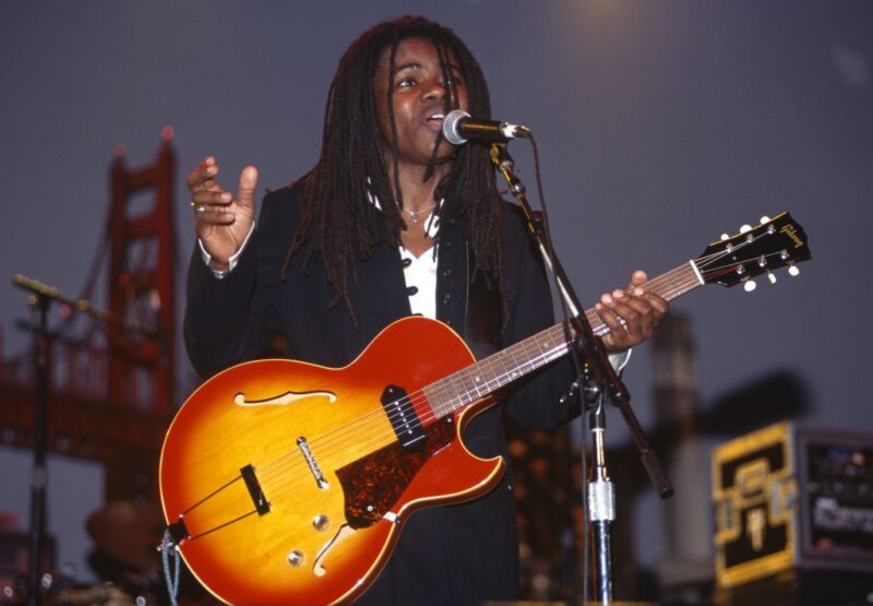 Tracy Chapman Becomes First Black Woman To Top Country Billboard Charts