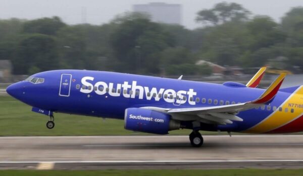 ‘He Put Something on the Plane!’: Video Shows Chaos At New Orleans Airport After Passenger Jumps Out of an Emergency Window of  Southwest Airlines Flight