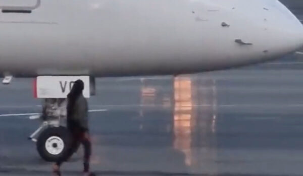 ‘She’s Trying to Yell at the Pilot’: Viral Video Shows Woman Walking on Airport Tarmac Attempting to Stop Flight from Taking Off Without Her