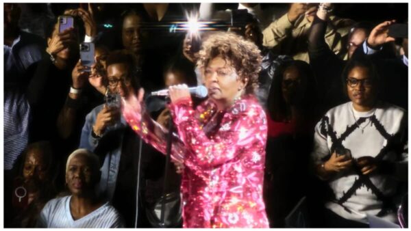 Anita Baker Faces Backlash for Booting Fans from Concert Mid-Song In Houston: ‘Security, Help Them Out … Of My Front Row’
