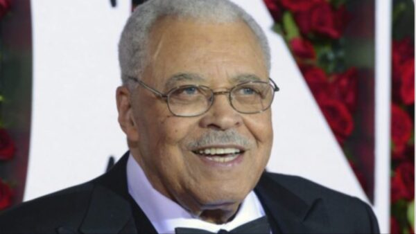 James Earl Jones’ Hidden Struggle with Stuttering — Discover How the 93-Year-Old Movie Icon Overcame His Speech Impediment