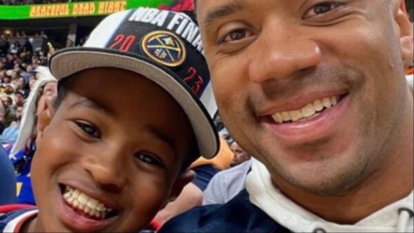 Bonus Dad Russell Wilson Gets the Stiff-Arm from Security While Attempting to Capture Steph Curry Giving Ciara’s Son Future Shooting Lessons