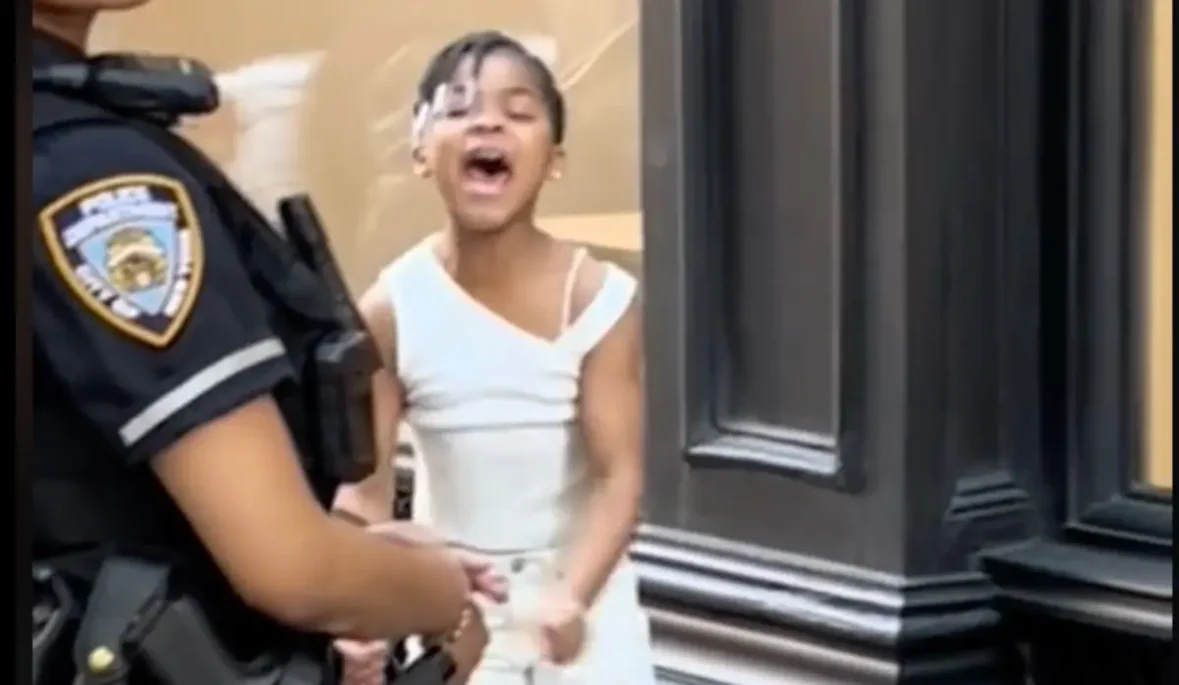 ‘I Am Going to Kill Somebody!’: Viral Video of Small Girl Yelling and Cussing at NYPD Cops After Her Mother Is Wrongfully Accused Draws Strong Reactions