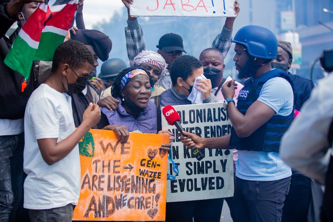 Kenya Protests: Obama’s Sister Praised For Bravery After She, Daughter Get Teargassed On Live TV