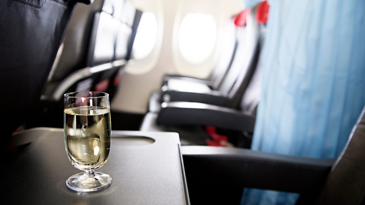 New study reveals potential dangers of drinking alcohol during flights