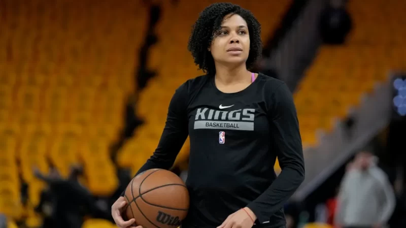 Lindsey Harding will be the Los Angeles Lakers’ first female assistant coach, AP source says