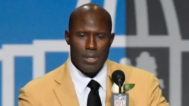 NFL Hall of Famer Terrell Davis says he was unjustly handcuffed and ‘humiliated’ on a flight