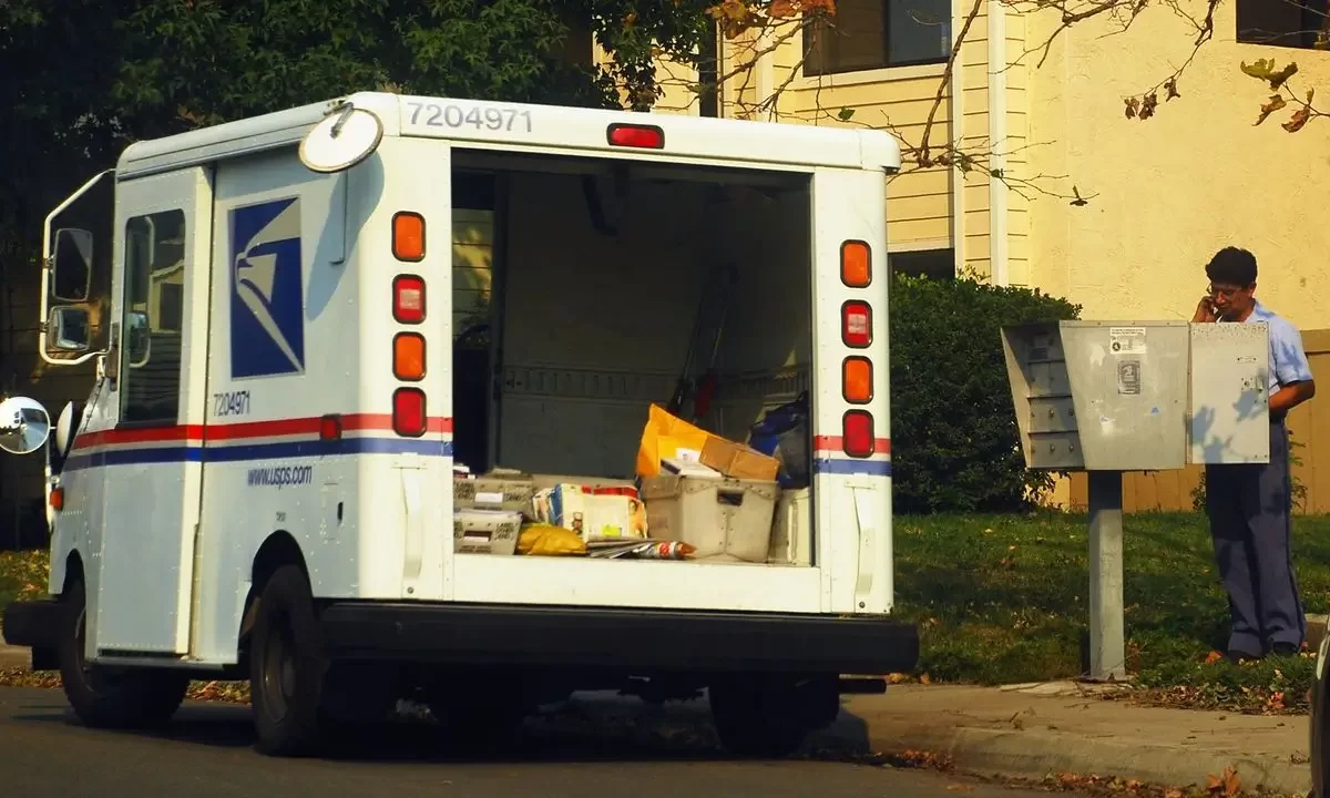 ‘Died on the Clock’: Family Challenges USPS Response to Death of Postal Service Employee Who Died from Possible Heat Stroke While Working In Back of Hot Truck