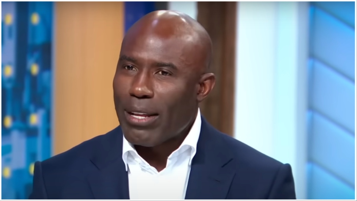 ‘That Wouldn’t Have Happened If I Were a White Person’: NFL Hall of Famer Terrell Davis Outraged After Simple Ice Request on Flight Leads to Being Handcuffed By FBI Agents