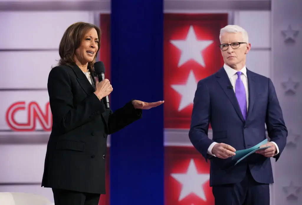 ‘Never Talked to Trump with This Tone’: Anderson Cooper Faces Backlash for Grilling Kamala Harris, Cutting Her Off at CNN Town Hall; Furious Viewers Slam Double Standard on Donald Trump