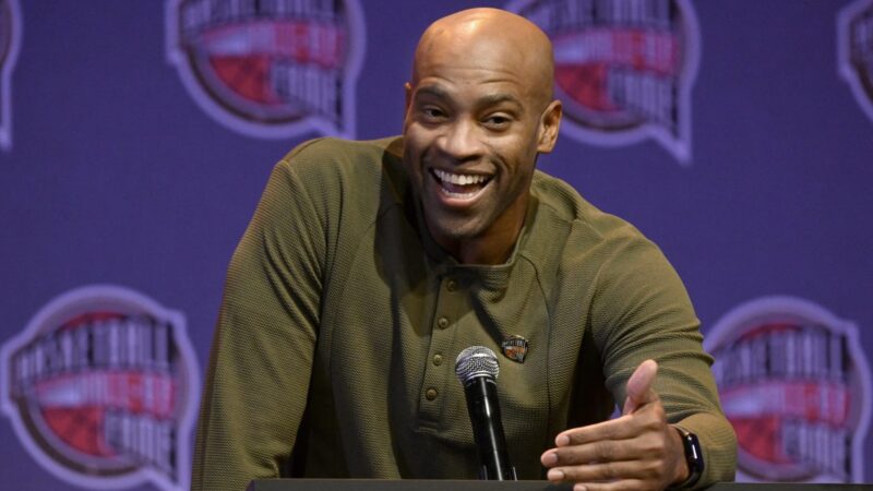 Ex-NBA stars Vince Carter, Tracy McGrady part of group seeking to buy stake in Buffalo Bills, AP source says