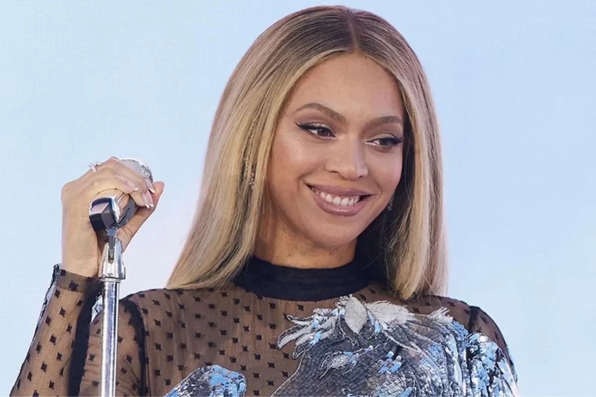 ‘Looks Very Thirsty’: Beyoncé’s Unrecognizable Transformation Comes Under Fire By Critics Who Say She’s Trying Too Hard to Stay Relevant