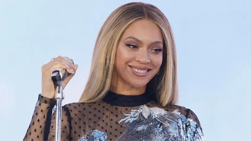 ‘Looks Very Thirsty’: Beyoncé’s Unrecognizable Transformation Comes Under Fire By Critics Who Say She’s Trying Too Hard to Stay Relevant