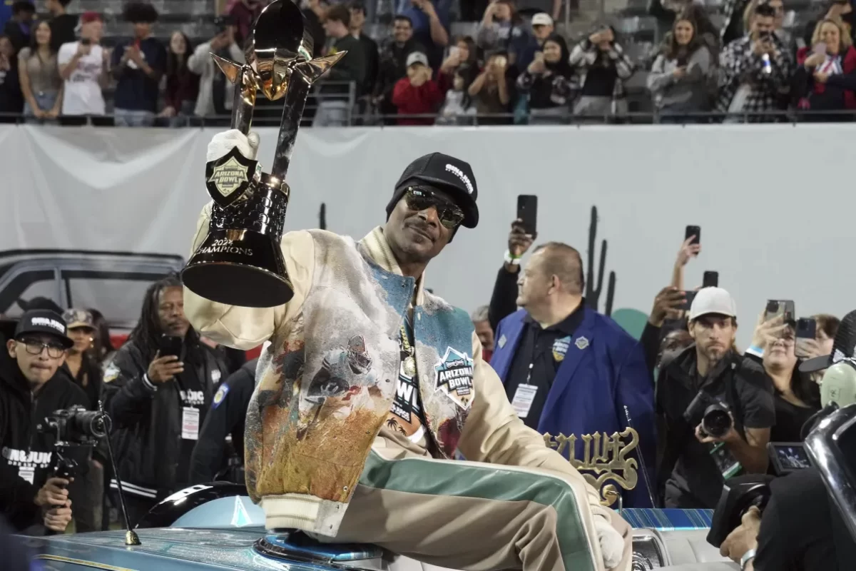 Snoop’s game: Snoop Dogg thrills the crowd in the bowl that bears his name