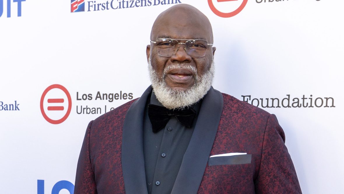 Bishop T.D. Jakes declares himself ‘back’ after ‘life-threatening calamity’: ‘You’re looking at a miracle’