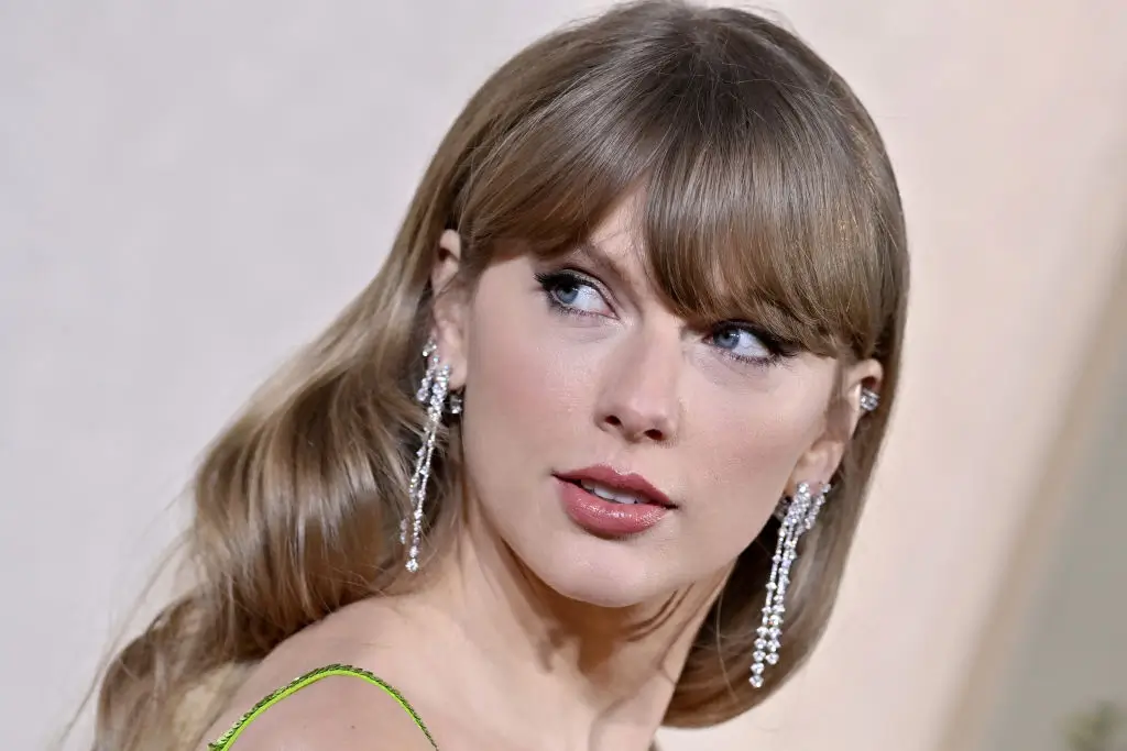 ‘Taylor Looked Ridiculous’: Outrage Erupts Over Taylor Swift’s Over-the-Top Outfit While Supporting Boyfriend Travis Kelce Against the Houston Texans 