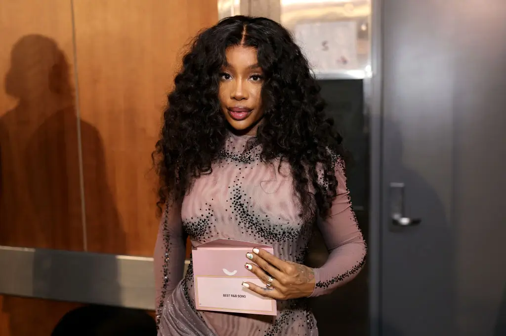 ‘Why Would She Do That?’: SZA Pulls Down Her Pants for an Outdoors Bathroom Break In Shocking Stunt Leaving Fans Disgusted