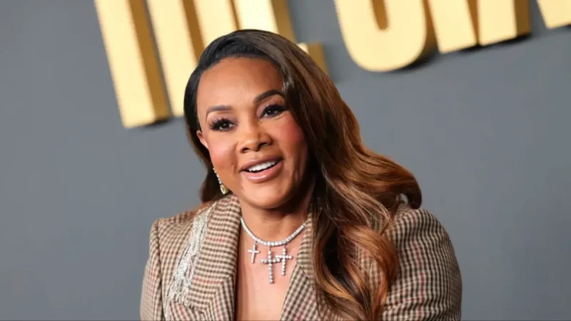 ‘Looking Like the Queen You Are’: Vivica A. Fox’s Courtside Glow Up Leaves Fans Stunned by Her Effortless ‘Beauty’