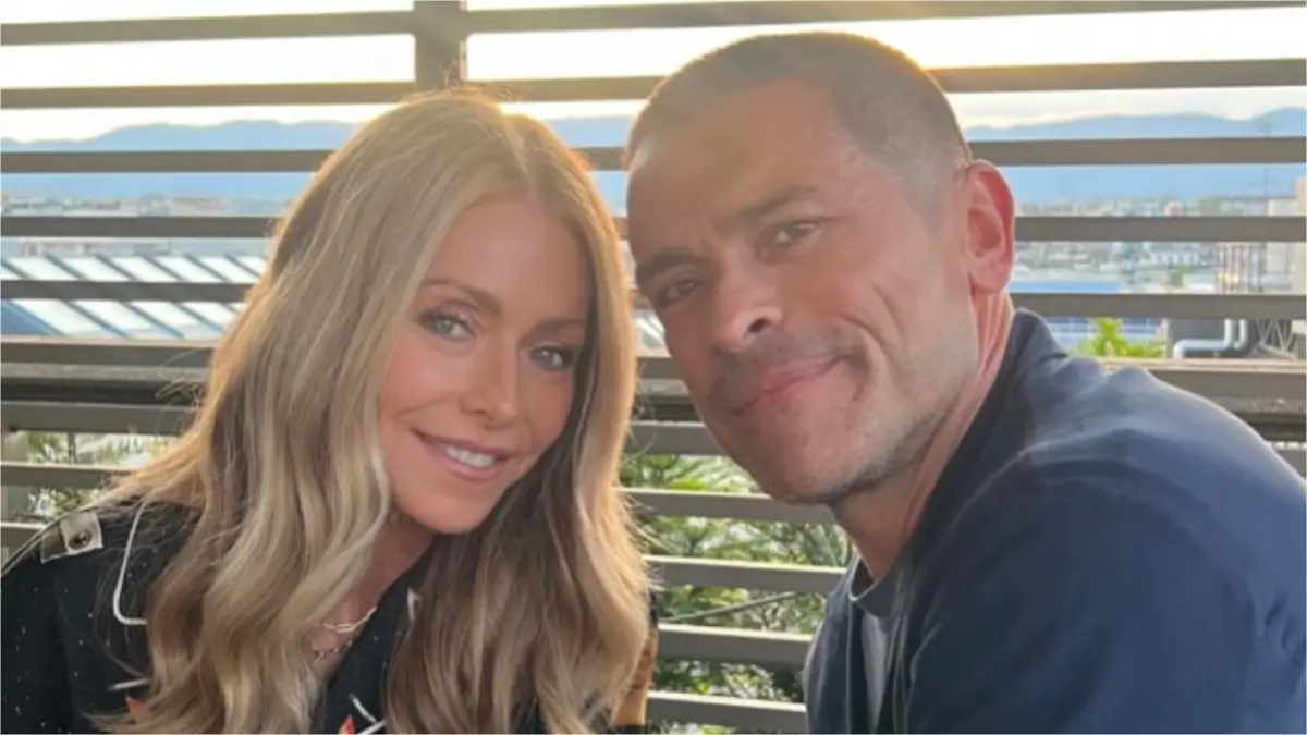 ‘That’s Disgusting’: Kelly Ripa Shamed By Husband Mark Consuelos Over Shocking Bedroom Habit That He Eventually Started Doing Himself 