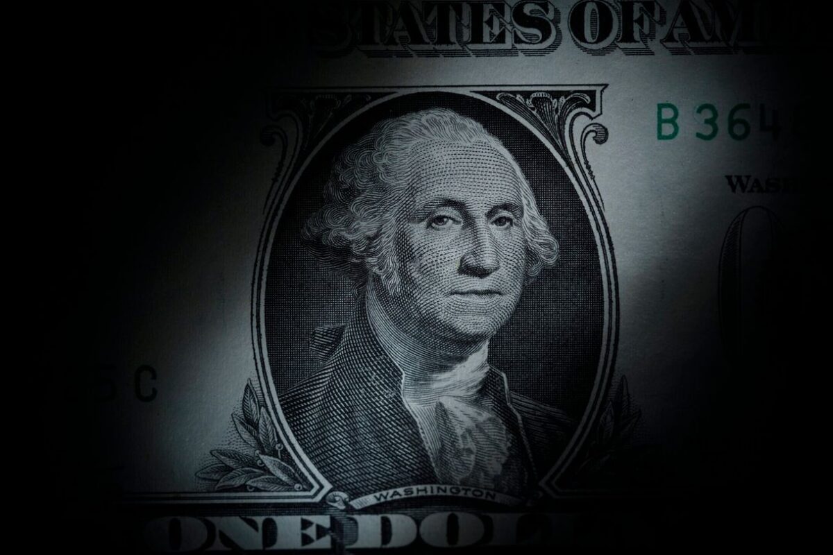 Strange sell-off in the dollar raises the specter of investors losing trust in the US under Trump