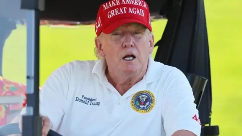 ‘Please Show This Man Baby How Umbrellas Work’: Trump’s Clumsy Goodbye from Air Force One Turns Into Umbrella Wrestling Match Once Again