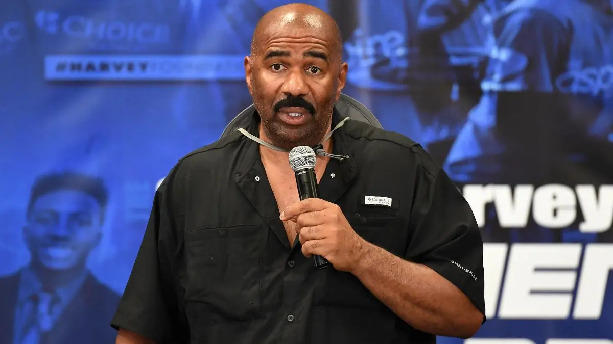 ‘Something Is Off’: Steve Harvey’s Unrecognizable Look in ‘Sleek’ New Suit Sparks Concern as Fans Say He Looks ‘Sick’