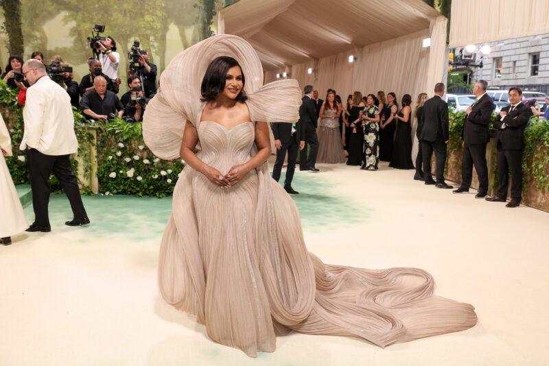 ‘Don’t Lose Anymore’:’Mindy Kaling’s Drastic Weight Loss Has ‘The Office’ Fans Seriously Concerned