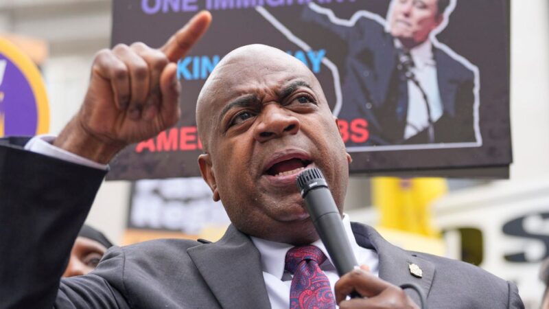 Newark mayor sues New Jersey’s top federal prosecutor after arrest at immigration detention site