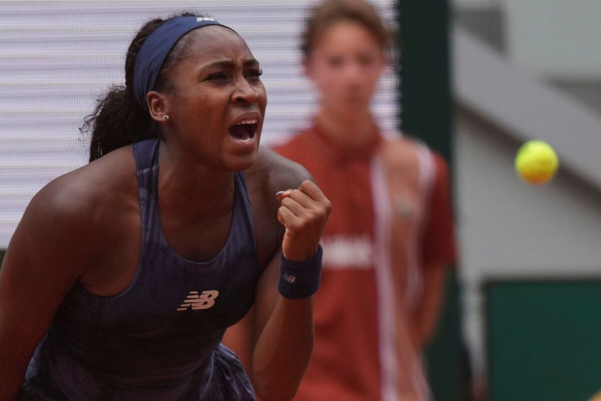 Coco Gauff reaches quarterfinals of French Open and jokes with Frances Tiafoe about forgetting rackets