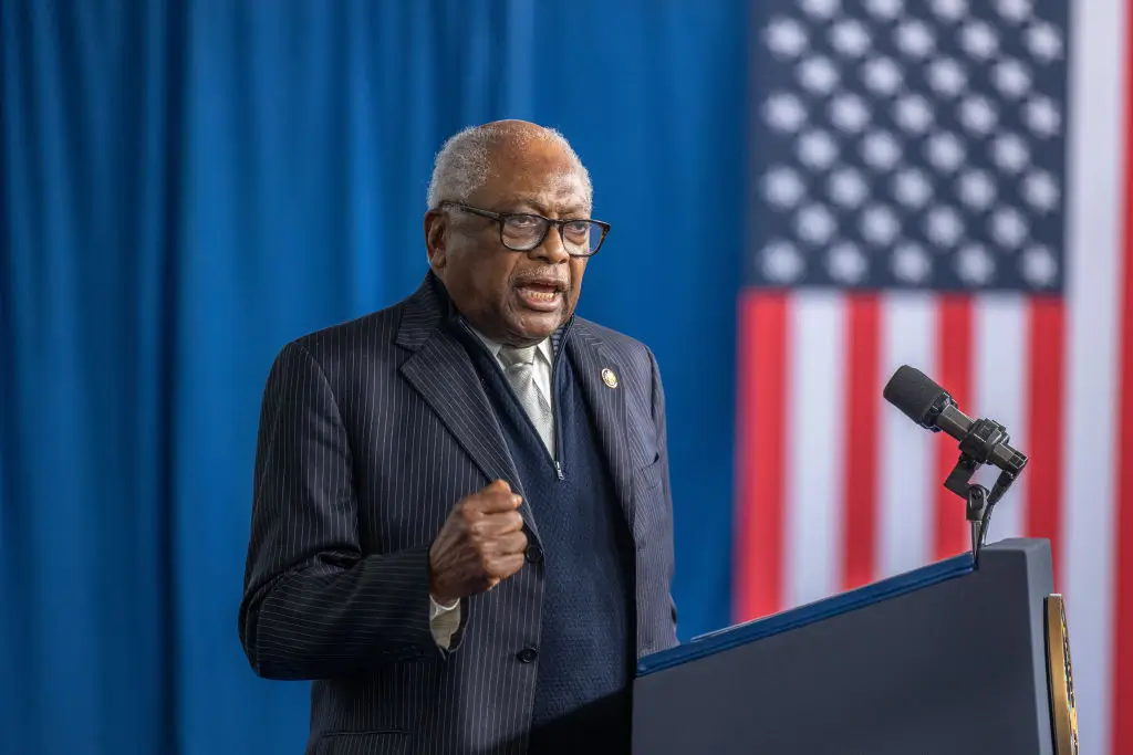 ‘Embarrassing’: Rep. James Clyburn Under Fire for Endorsing Disgraced Former NYC Gov. Andrew Cuomo for Mayor, Just Four Years After Urging Cuomo to Resign