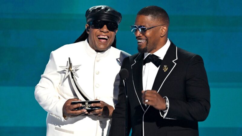 Jamie Foxx honored with BET Icon Award, delivers tearful speech on surviving near-death crisis