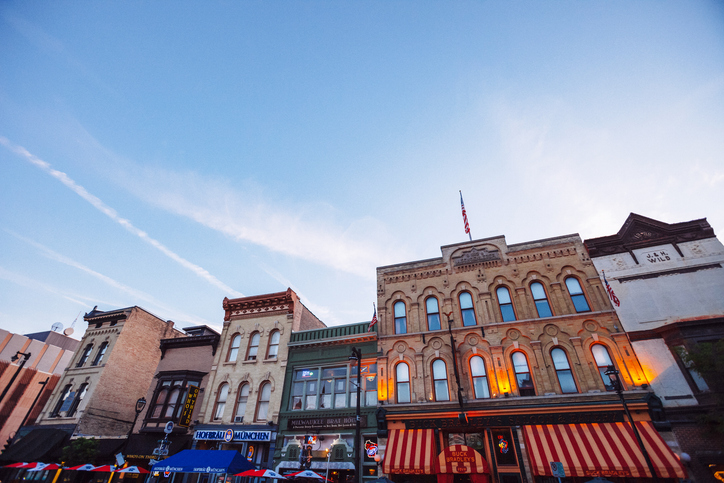 Black Barber Sues Waukesha Cops For Racial Profiling After They Cuffed And Searched Him Over Having ‘2 Phones’