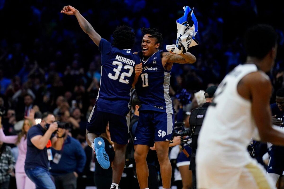 Trump signs executive order seeking to clarify college athletes’ employment status