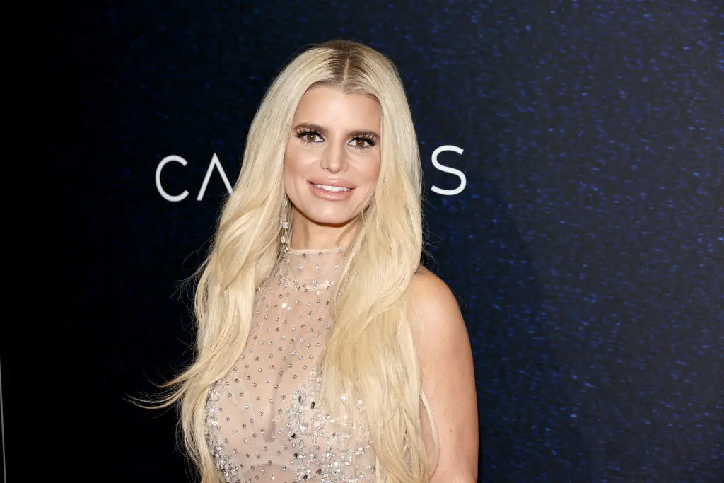 ‘Her Baggage Weighs More Than She Does Now’: Jessica Simpson’s Bikini Photo Takes a Wild Turn as Fans Zoom In After 100-Pound Weight Loss