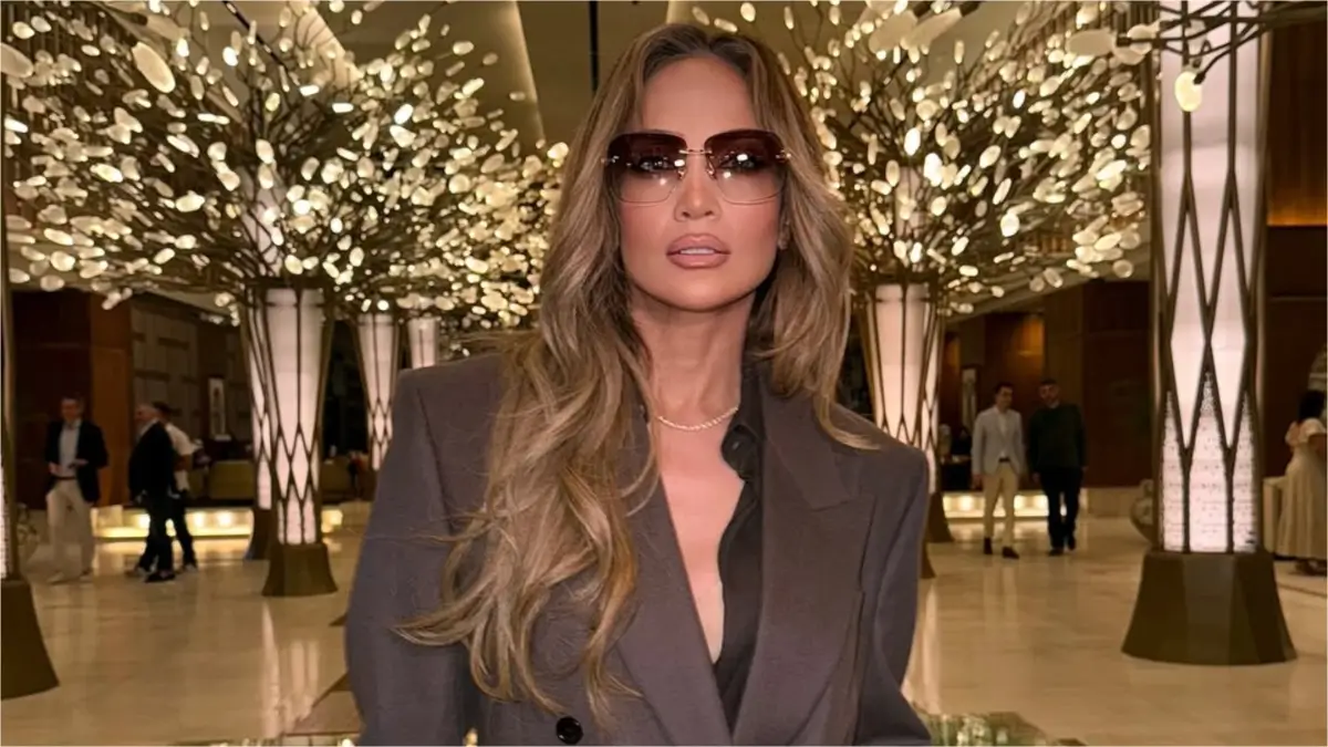 ‘She Is Trying Too Hard’: Resurfaced Video of Jennifer Lopez’s ‘Cringe’ Performance In Concert Clip Has Fans Saying ‘She Wants Attention So Bad’