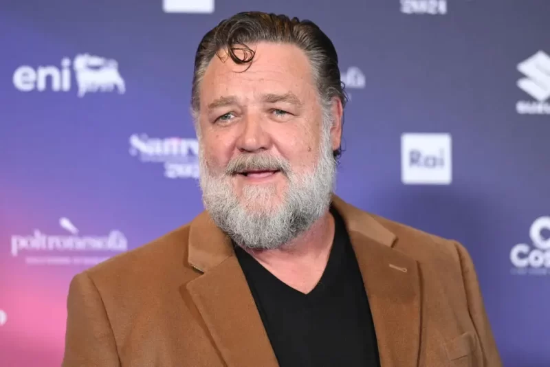 ‘Looks So Much Better Now’: Russell Crowe Shows Off Dramatic Weight Loss at Award Show with Fiancée Britney Theriot