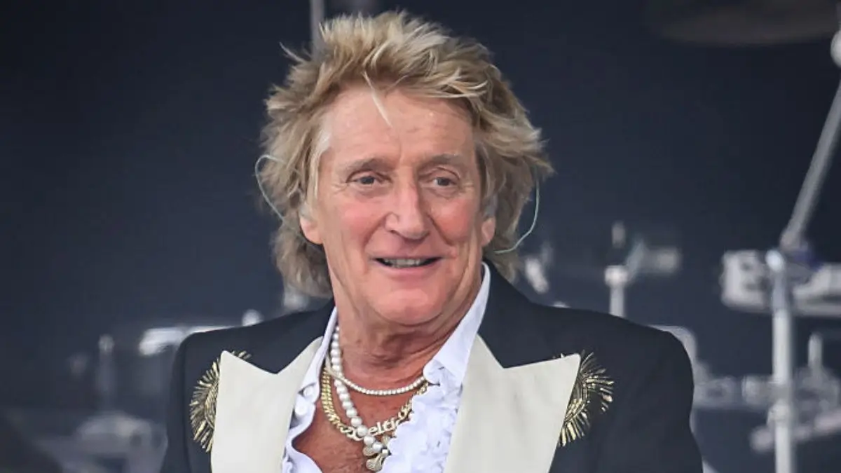 ‘Hot Then and Hot Now’: Rod Stewart’s Shirtless Photo Has Lady Fans Zooming In and Gasping Over His Chiseled Chest