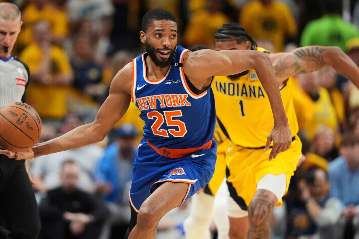 Mikal Bridges agrees to a $150 million extension with the Knicks, AP source says