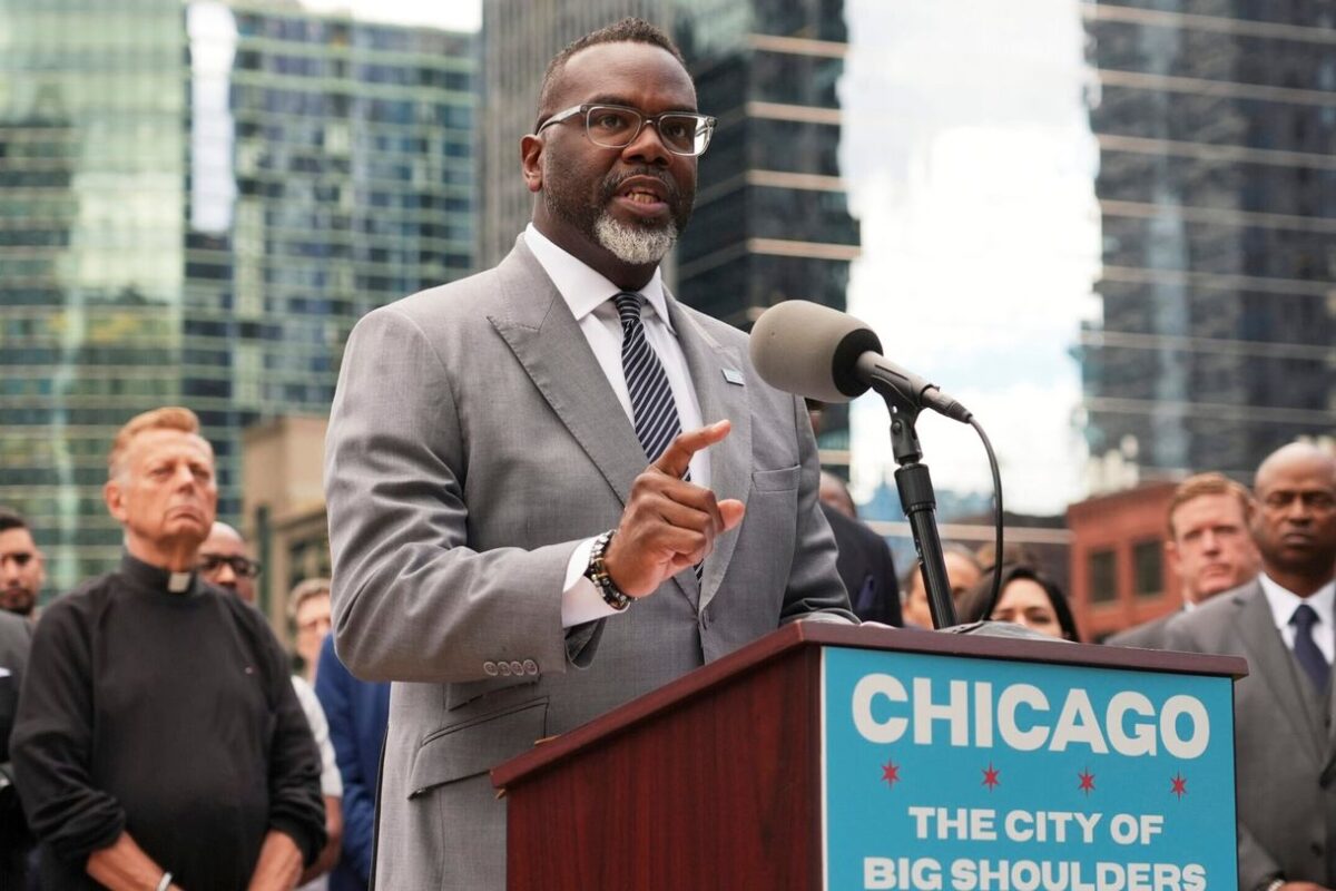 Trump’s threat to deploy troops to Chicago sparks fear and defiance in a city on edge