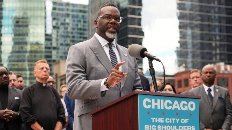 Trump’s threat to deploy troops to Chicago sparks fear and defiance in a city on edge