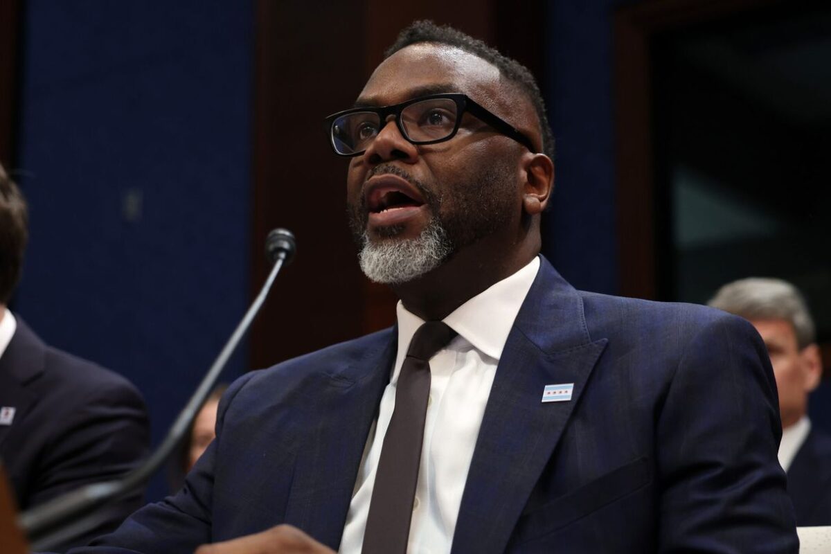 Chicago mayor defies Trump’s immigration crackdown plan for the city