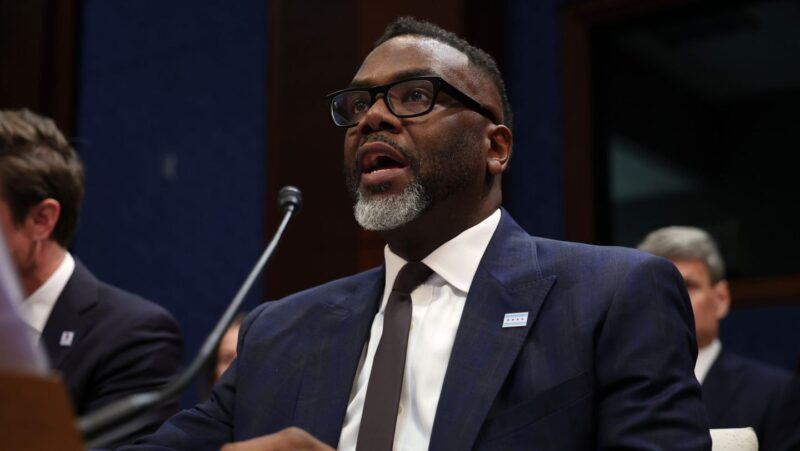 Chicago mayor defies Trump’s immigration crackdown plan for the city