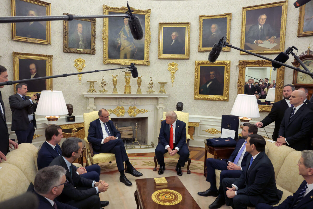 ‘That Looks Awful’: This 1987 Photo of Donald Trump Just Exposed the Hidden Inspiration Behind His White House Renovation