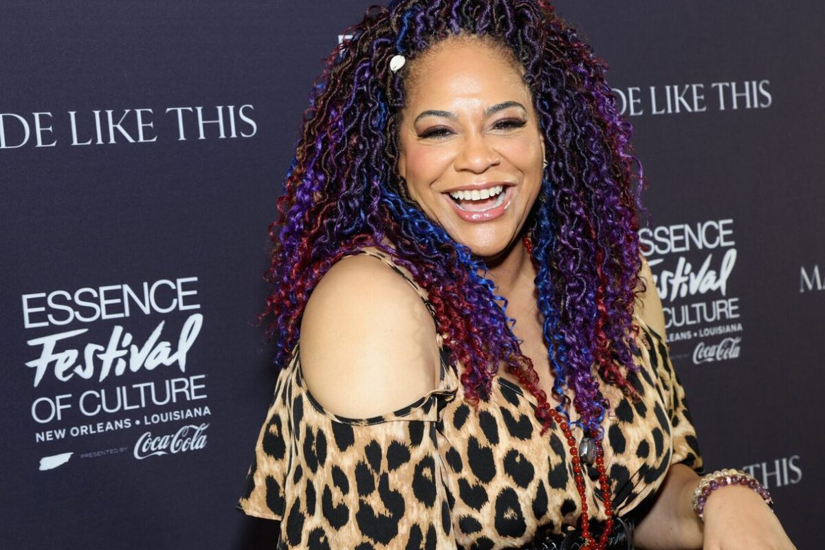 Kim Coles says ‘Living Single’ executives threatened her with fat jokes to lose weight