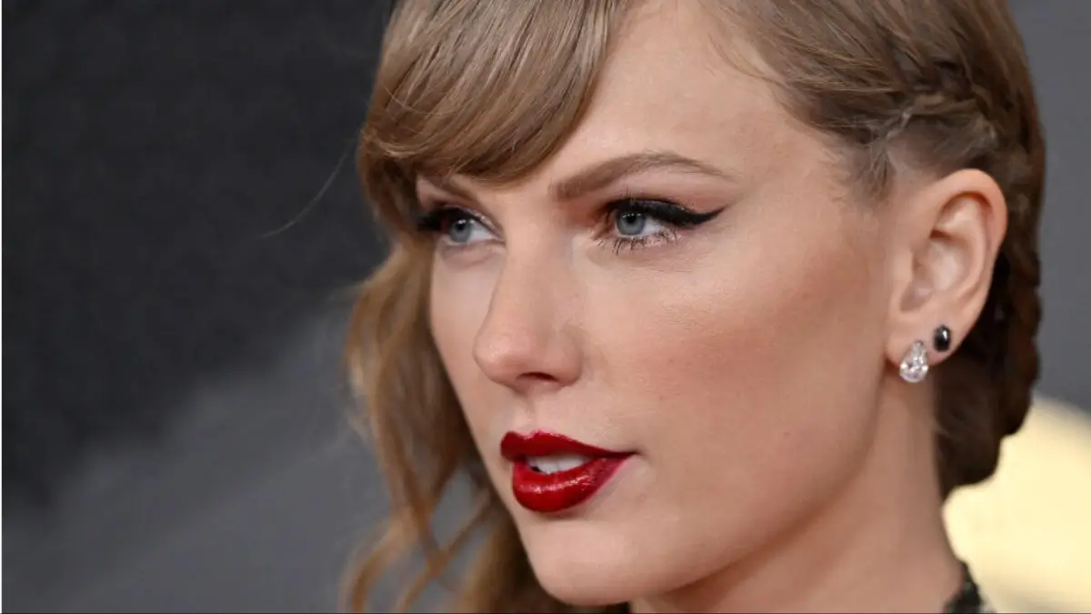 ‘Put It Away’: Taylor Swift Bares All In New Photos But Fans Can’t Stop Talking About What She Did to Her Chest