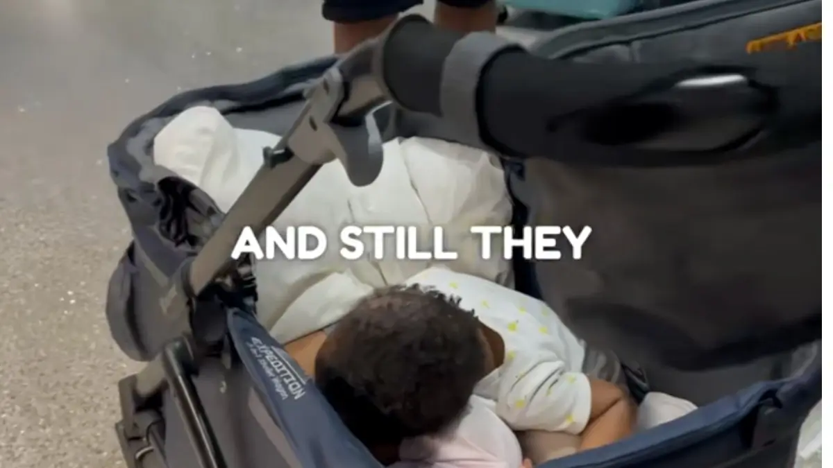 ‘Can’t You Carry Your Own Child?’: Black Parents Accuse American Airlines of Discrimination After Workers Allegedly Refuse to Check Stroller for Disabled Child But Allowed White Parents to Check Theirs