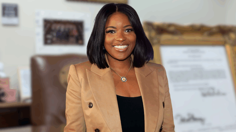 Jasmine Crockett shows support to Texas Democrats with her framed arrest warrant: ‘KNOCK THEM OUT!’